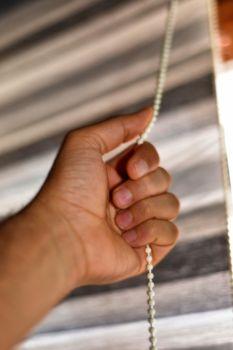 Riparare il filo delle veneziane